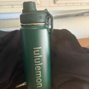 Lululemon 24oz Water Bottle – Dark Green